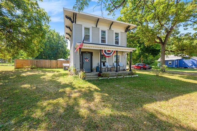 front view for 806 E 3Rd Street, Lawton, Mi. 49065