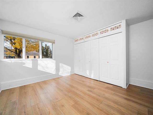 Builiding view eighteen for 109 Boughey, Traverse City, MI. 49684