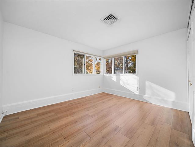 Builiding view nineteen for 109 Boughey, Traverse City, MI. 49684