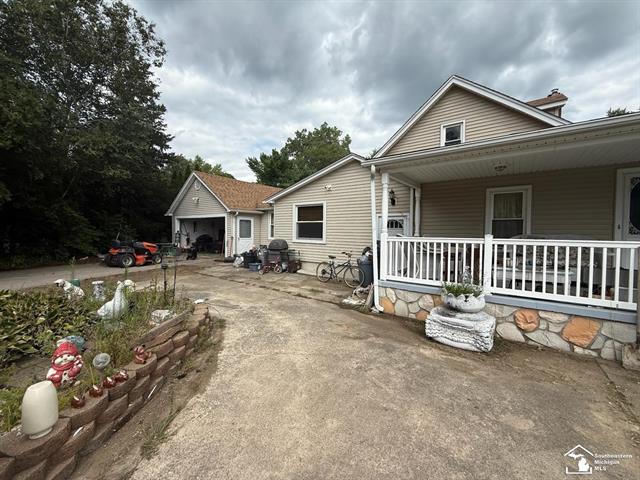 front view for 261 Carleton Rockwood Road, Carleton, Mi. 48117