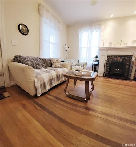 Builiding view nine for 5025 Hickory Ridge, Highland, MI. 48357