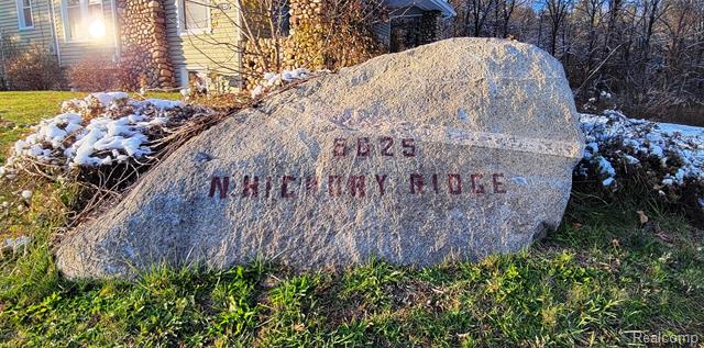 Builiding view one for 5025 Hickory Ridge, Highland, MI. 48357