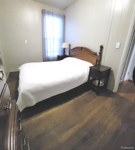 Builiding view sixteen for 5025 Hickory Ridge, Highland, MI. 48357