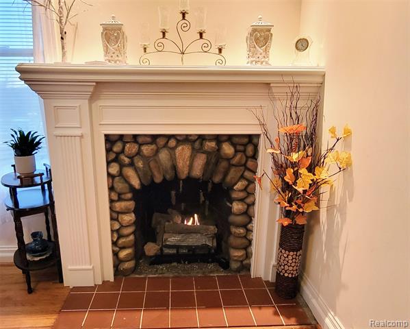 Builiding view ten for 5025 Hickory Ridge, Highland, MI. 48357