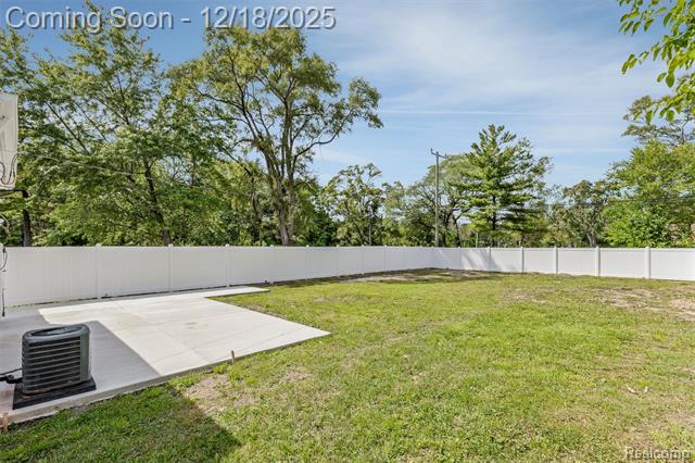 Builiding view twenty eight for 13311 Hampshire, Detroit, MI. 48213