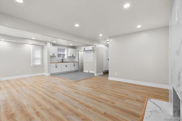 Builiding view eleven for 11465 Minden, Detroit, MI. 48205