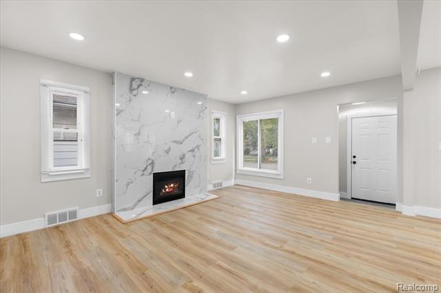 Builiding view seven for 11465 Minden, Detroit, MI. 48205