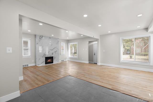 Builiding view sixteen for 11465 Minden, Detroit, MI. 48205