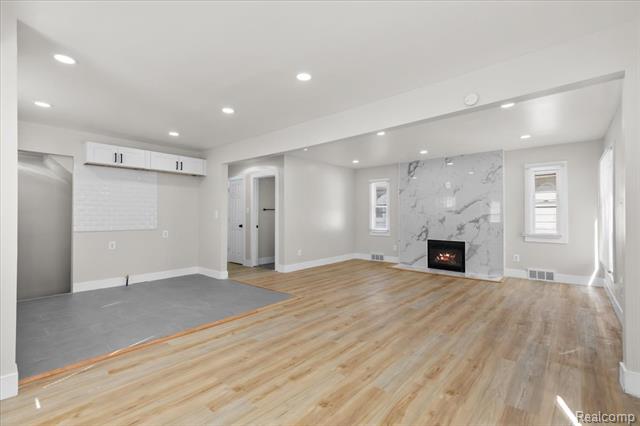 Builiding view twelve for 11465 Minden, Detroit, MI. 48205