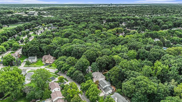 Builiding view forty two for 2530 Westbrook, Grand Rapids, MI. 49504