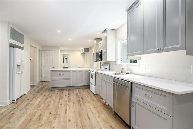 Builiding view nine for 2530 Westbrook, Grand Rapids, MI. 49504