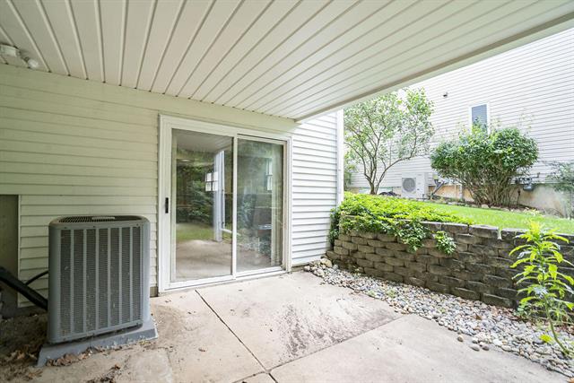 Builiding view thirty five for 2530 Westbrook, Grand Rapids, MI. 49504