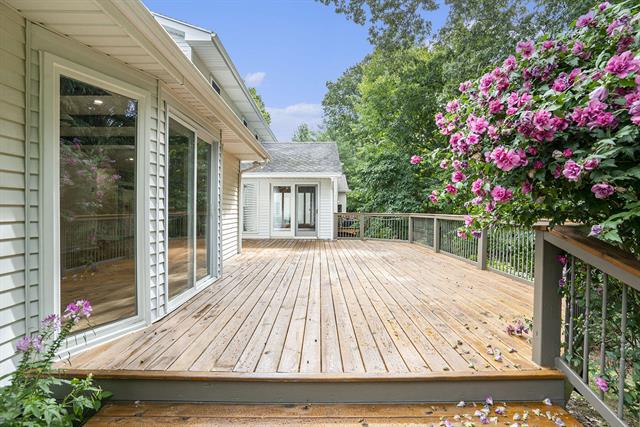 Builiding view thirty two for 2530 Westbrook, Grand Rapids, MI. 49504