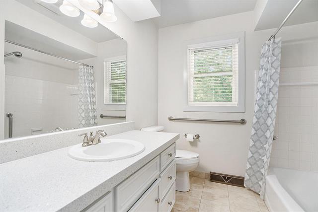 Builiding view twenty two for 2530 Westbrook, Grand Rapids, MI. 49504