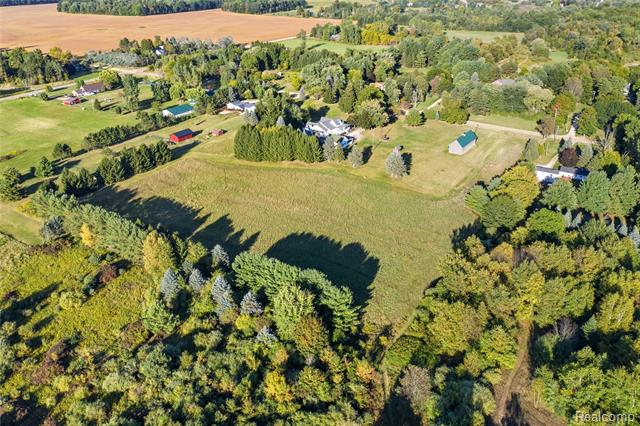 Builiding view seventy six for 205 Youngs, Attica, MI. 48412