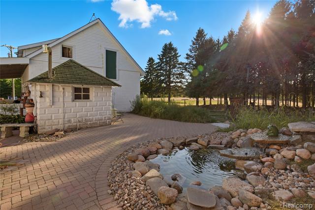 Builiding view seventy for 205 Youngs, Attica, MI. 48412