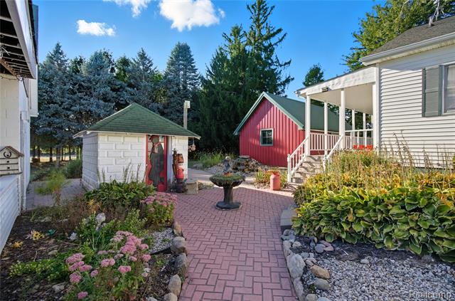 Builiding view sixty five for 205 Youngs, Attica, MI. 48412