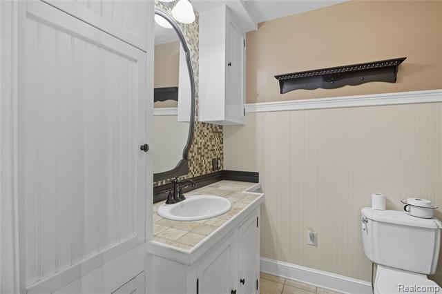 Builiding view thirty nine for 205 Youngs, Attica, MI. 48412