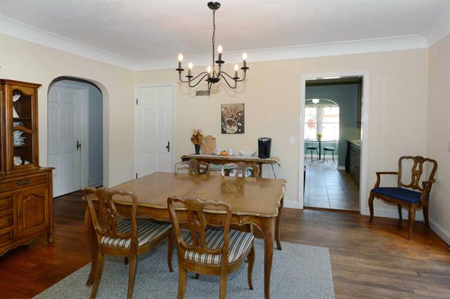 Builiding view eight for 5287 Comstock, Kalamazoo, MI. 49048