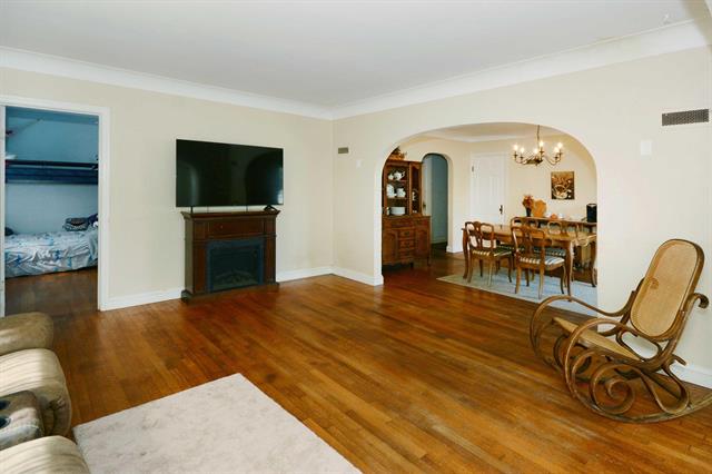 Builiding view five for 5287 Comstock, Kalamazoo, MI. 49048