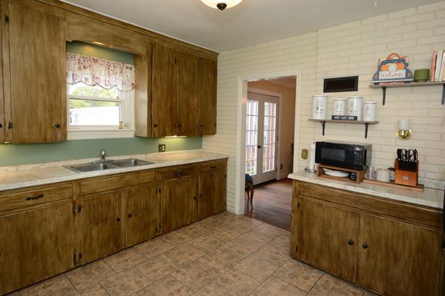 Builiding view nine for 5287 Comstock, Kalamazoo, MI. 49048