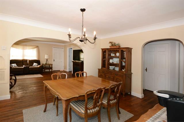 Builiding view one for 5287 Comstock, Kalamazoo, MI. 49048