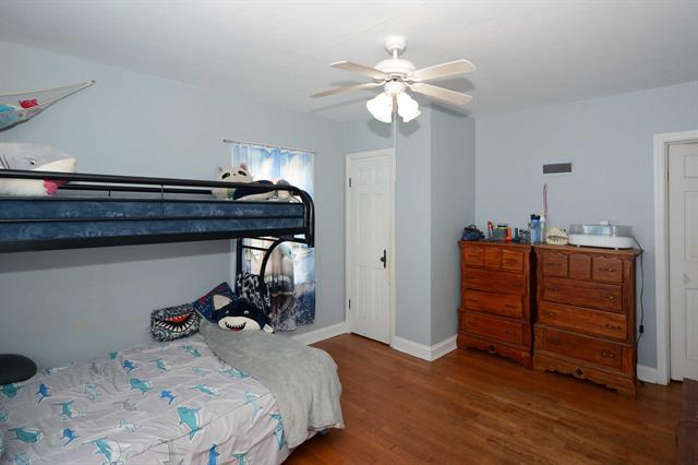 Builiding view seventeen for 5287 Comstock, Kalamazoo, MI. 49048