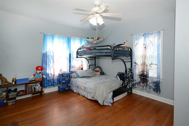 Builiding view sixteen for 5287 Comstock, Kalamazoo, MI. 49048