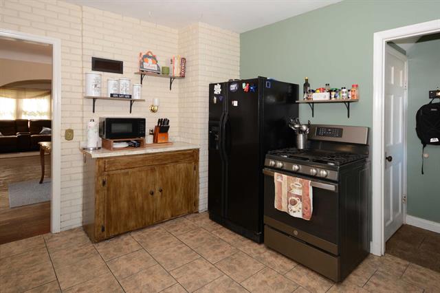 Builiding view ten for 5287 Comstock, Kalamazoo, MI. 49048