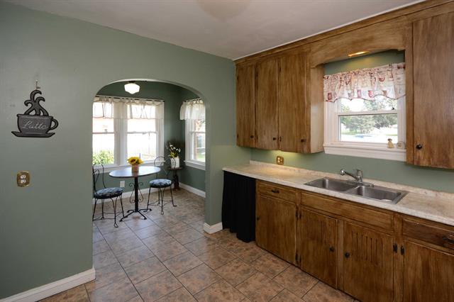 Builiding view twelve for 5287 Comstock, Kalamazoo, MI. 49048