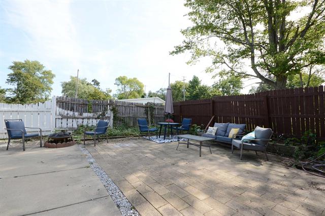 Builiding view twenty four for 5287 Comstock, Kalamazoo, MI. 49048