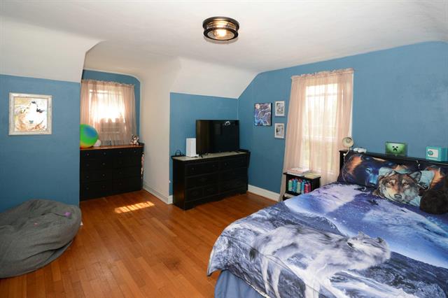 Builiding view twenty one for 5287 Comstock, Kalamazoo, MI. 49048