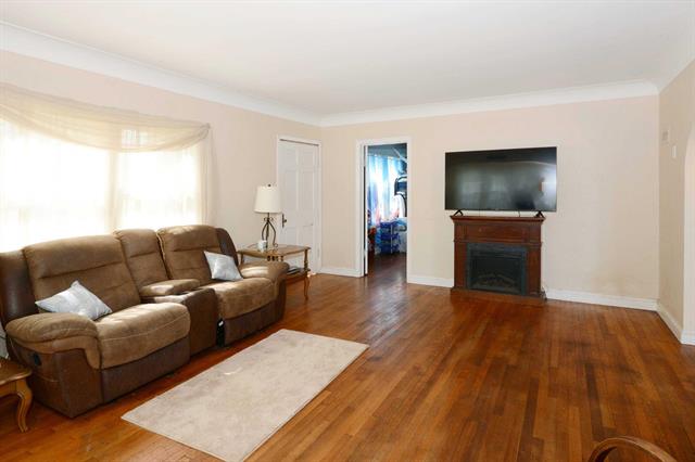 Builiding view two for 5287 Comstock, Kalamazoo, MI. 49048