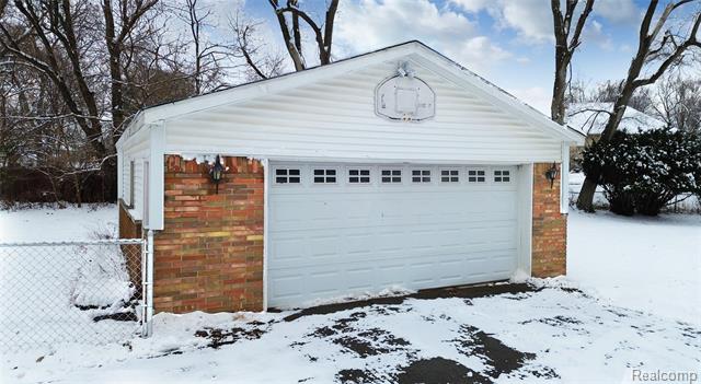 Builiding view eighteen for 215 Park View, Lake Orion, MI. 48362