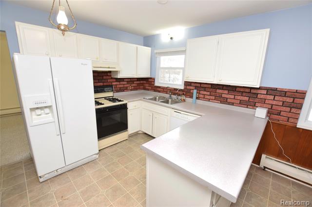 Builiding view four for 215 Park View, Lake Orion, MI. 48362