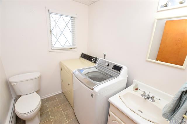 Builiding view ten for 215 Park View, Lake Orion, MI. 48362