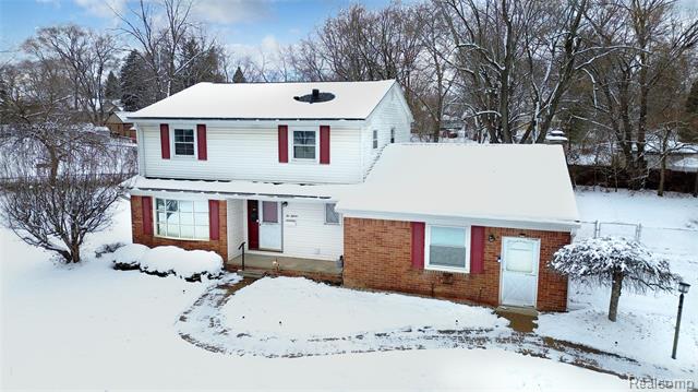 Builiding view twenty five for 215 Park View, Lake Orion, MI. 48362