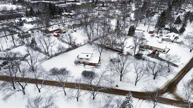 Builiding view twenty four for 215 Park View, Lake Orion, MI. 48362