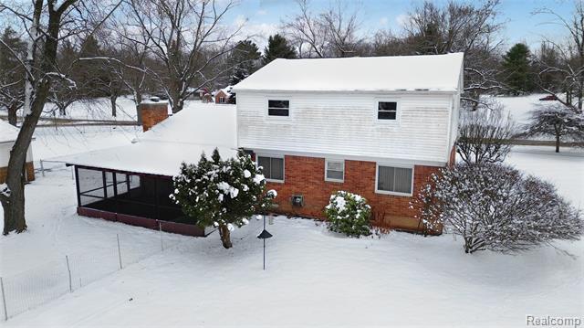 Builiding view twenty three for 215 Park View, Lake Orion, MI. 48362