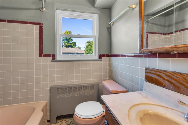 Builiding view nineteen for 1302 Elmwood, Jackson, MI. 49203