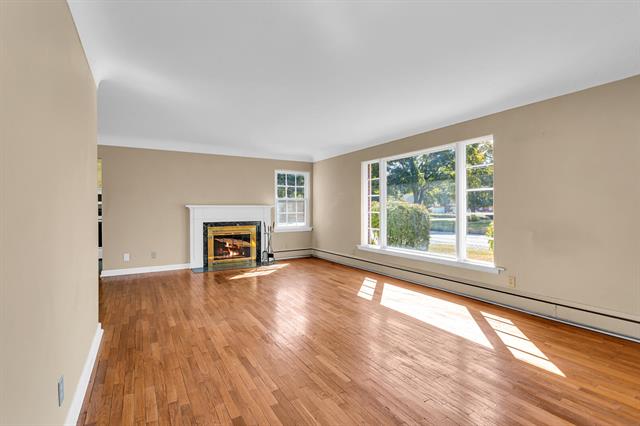 Builiding view one for 1302 Elmwood, Jackson, MI. 49203