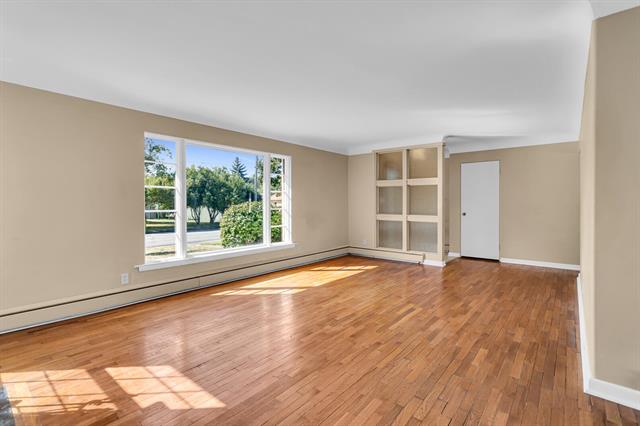 Builiding view three for 1302 Elmwood, Jackson, MI. 49203