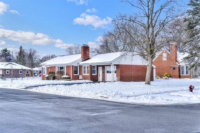 Builiding view twenty eight for 1302 Elmwood, Jackson, MI. 49203