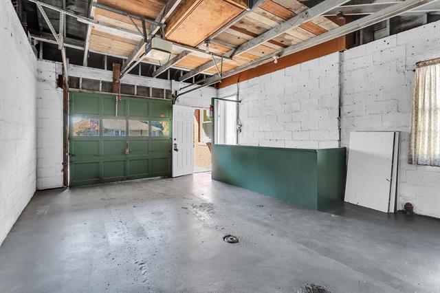 Builiding view twenty five for 1302 Elmwood, Jackson, MI. 49203