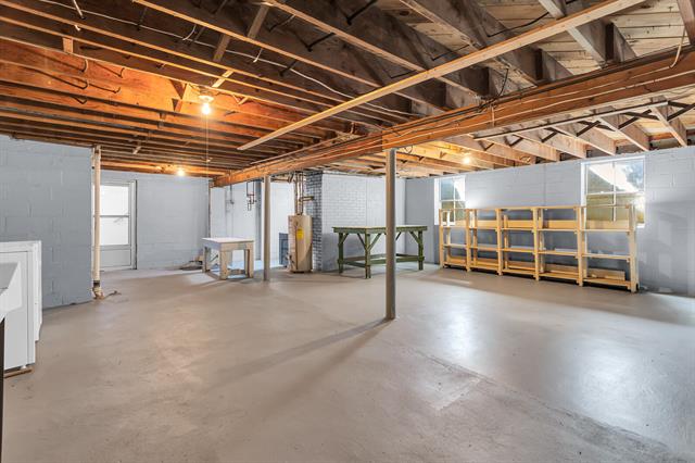 Builiding view twenty four for 1302 Elmwood, Jackson, MI. 49203