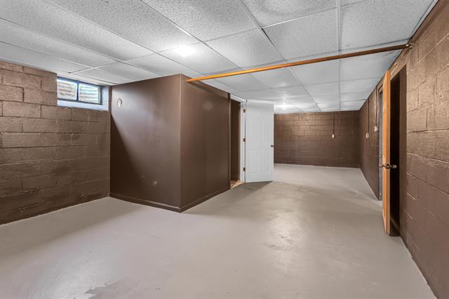 Builiding view twenty one for 1302 Elmwood, Jackson, MI. 49203