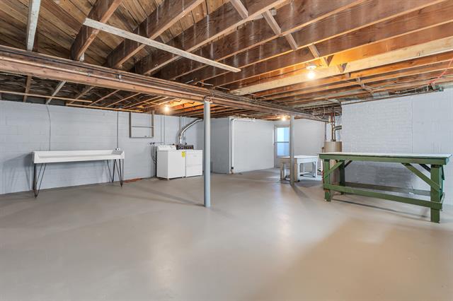 Builiding view twenty three for 1302 Elmwood, Jackson, MI. 49203