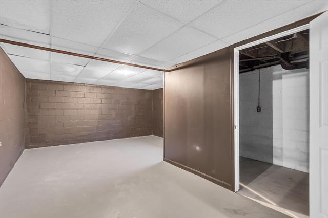 Builiding view twenty two for 1302 Elmwood, Jackson, MI. 49203