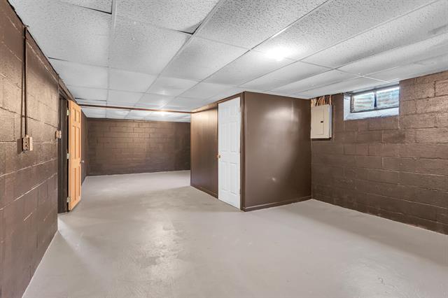 Builiding view twenty for 1302 Elmwood, Jackson, MI. 49203