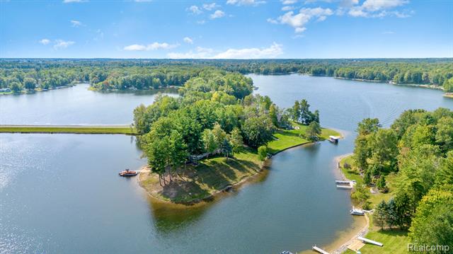 front view for 2380 Islanders Way, Gladwin, Mi. 48624